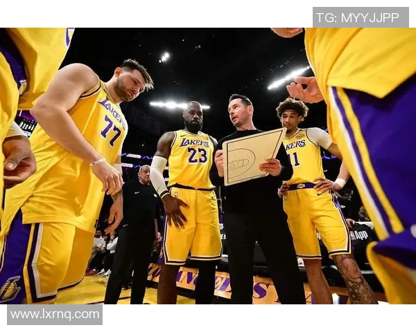 湖人队击败雷霆，詹姆斯独得40分：见证传奇再现的夜晚